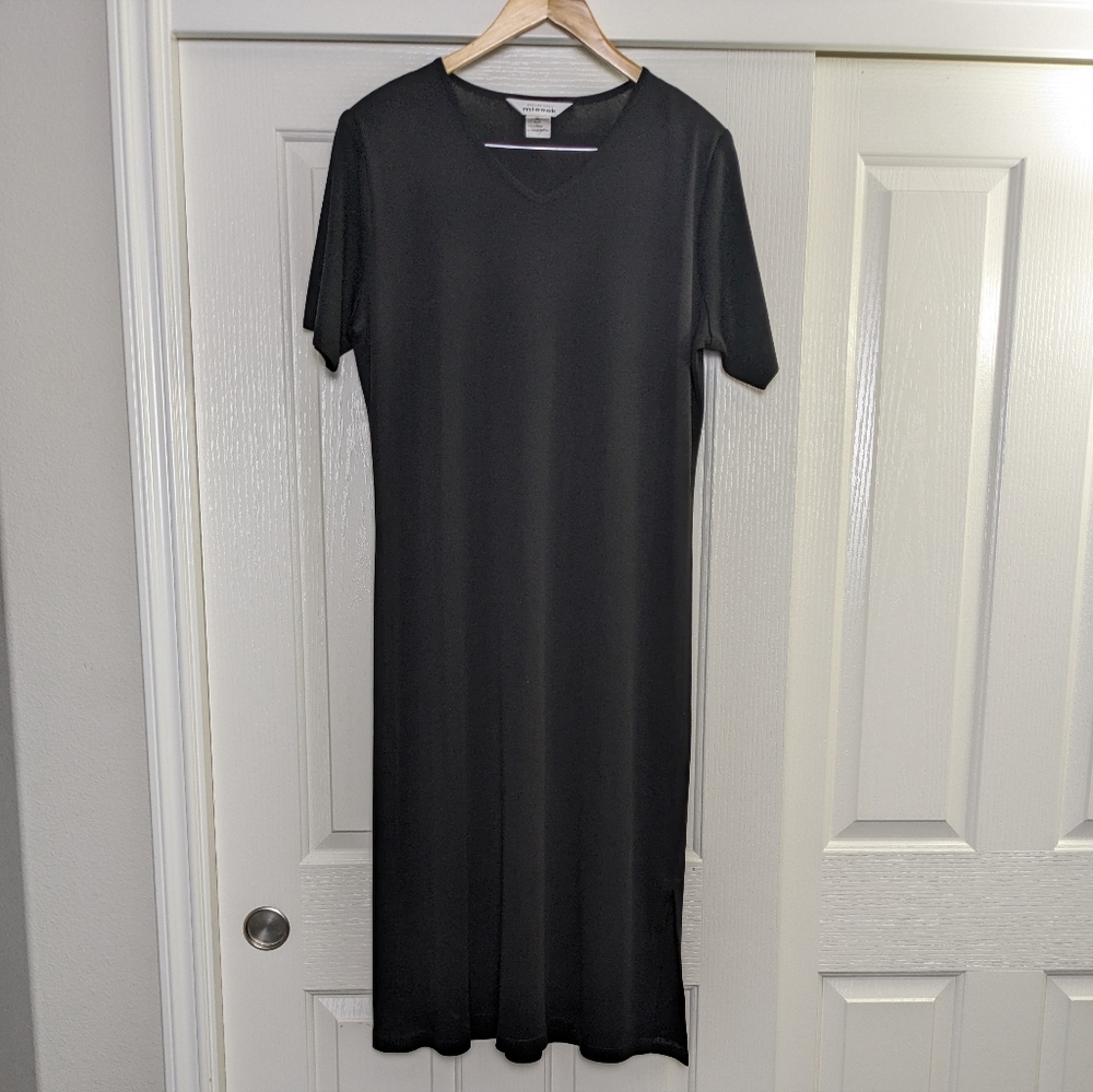 MISOOK Black V Neckline Short Sleeve Midi Shift Dress with Slit XLarge
